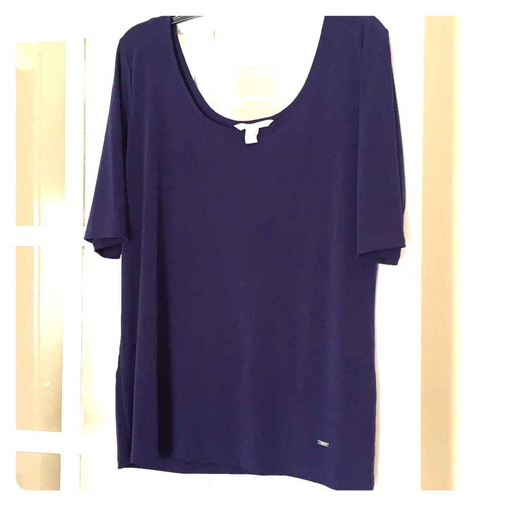 BR front and back scoop neck stretchy top